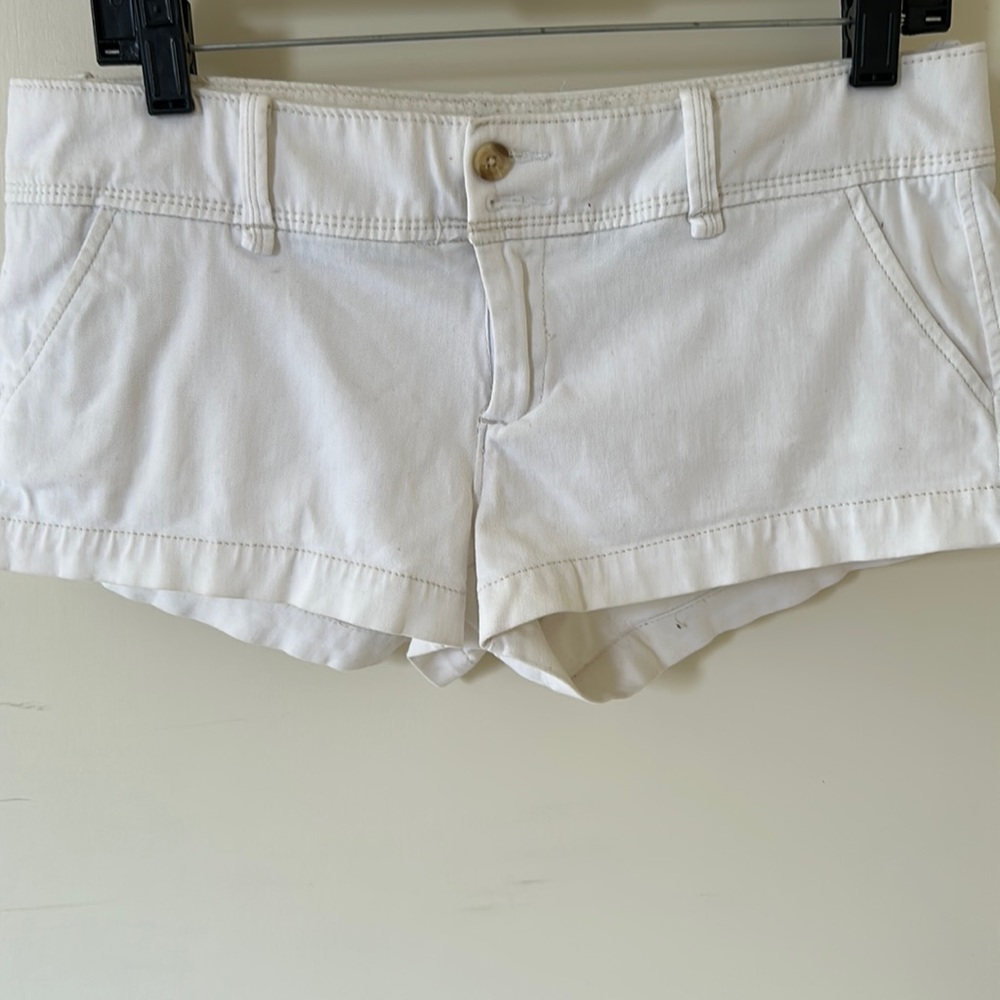 White Abercrombie & Fitch short shorts